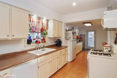 825 Bristol Ave, Westchester, IL 60154 - photo 4