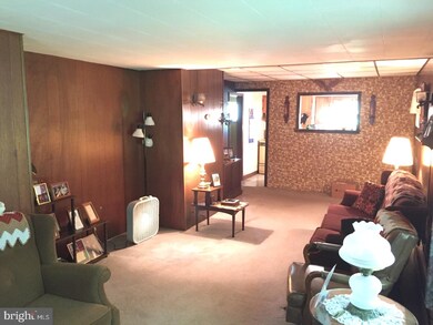 6928 Corning Rd, Zionsville, PA 18092 - photo 7