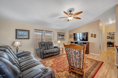 03 - Living Room Great for entertaining