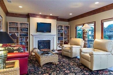 Nestle in to this elegant living room with view de
