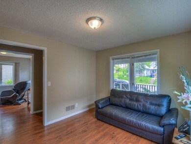 2509 Dupont Ave Minneapolis MN-002-35-Living Room-