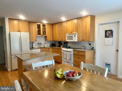 1126 Skyway Dr, Annapolis, MD 21409 - photo 2