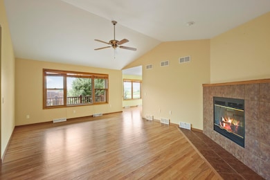 402 Matterhorn Dr unit 2, Verona, WI 53593 - photo 4