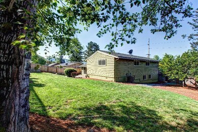 1749 NE Beverly Dr, Grants Pass, OR 97526 - photo 4