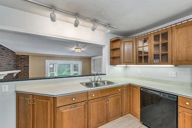 14 Estabrook Cir, West Lebanon, NH 03784 - photo 2