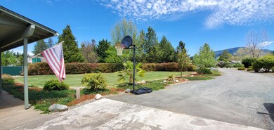 212 Sunbeam Cir, Merlin, OR 97532 - photo 3