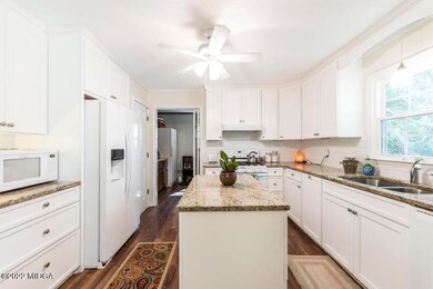 668 Summerwind Dr 17