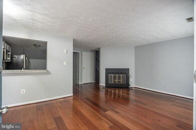 14121 Aldora Cir, Burtonsville, MD 20866 - photo 4