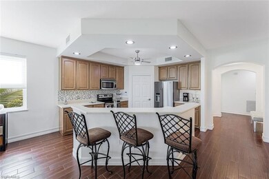 Kitchen with breakfast bar