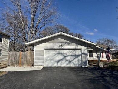 5323 Mcanany Dr, Shawnee, KS 66203 - photo 3