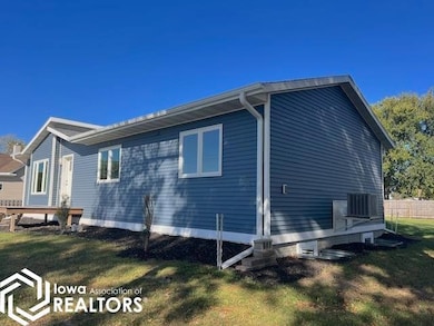 1519 Davis Ave, Grinnell, IA 50112 - photo 2