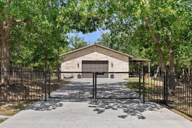 208 S Natural Springs Ln, Azle, TX 76020 - photo 4