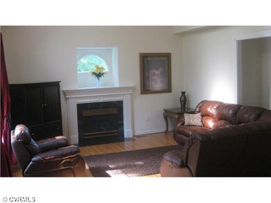 Den/Family/Great Room - Vaulted family room with s