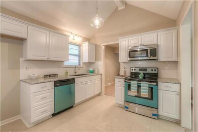 4724 Stearns Ln, Shawnee, KS 66203 - photo 7