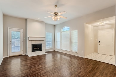 704 Ashbrook Dr, Desoto, TX 75115 - photo 4