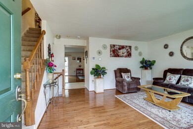 241 Finchingfield Ct, Sterling, VA 20165 - photo 3