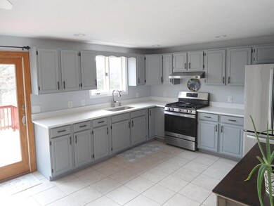 10 Hubbard Ln, Bridgewater, MA 02324 - photo 5