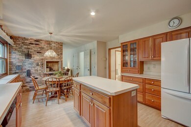 2384 Kathleen St, Fitchburg, WI 53711 - photo 6