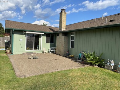 3665 Plumtree Dr, Eugene, OR 97402 - photo 2