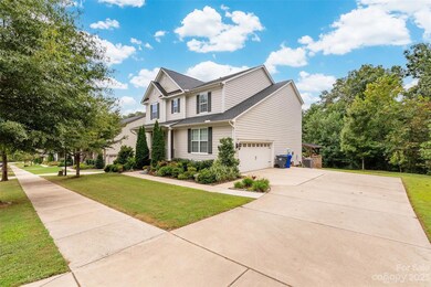 Spacious Drive With Extra Parking /Sideload Garage