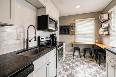 Eat-In Kitchen