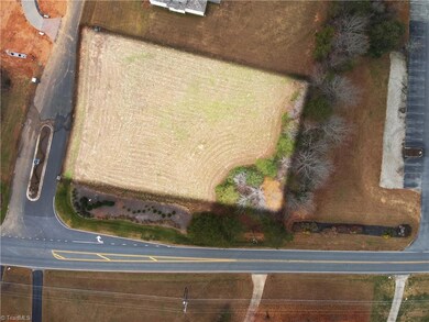 1000 Old Hickory Ct, Greensboro, NC 27455 - photo 4