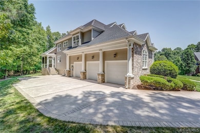 Oversized 3-car Garage