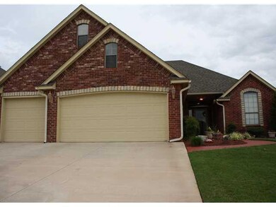 2636 SE 6th St, Moore, OK 73160 - photo 2