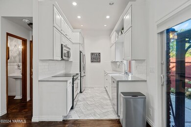 13 Crest Cir-7