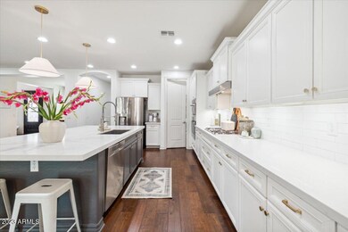 Bright & Spacious Kitchen!