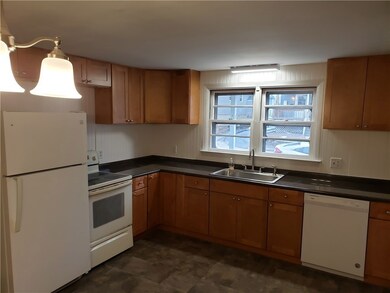 10 Middle St, West Warwick, RI 02893 - photo 3