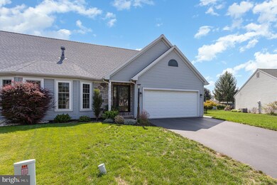 5076 Field View Dr, Mount Joy, PA 17552 - photo 2