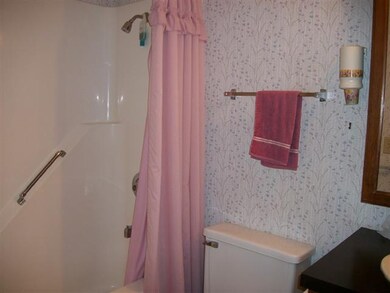 530 Southgate St, Lincoln, IL 62656 - photo 7