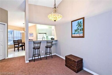 Breakfast Bar and Eat-in Kitchen