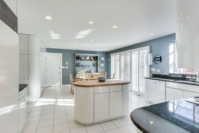 33 Regent Wood Rd, Northfield, IL 60093 - photo 4