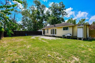 7021 Finn St, Houston, TX 77022 - photo 6
