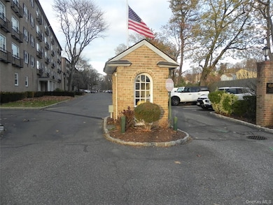Consulate on the Park unit 110, Tuckahoe, NY 10707 - photo 2