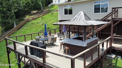 202 Jessee Deck Area