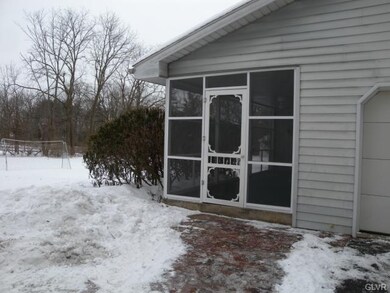 5260 Elgin Dr, Emmaus, PA 18049 - photo 3