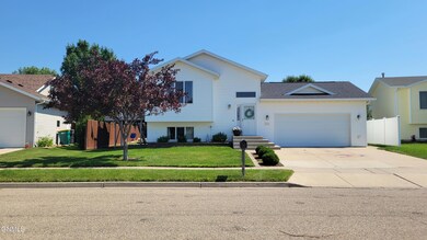 3004 Plainview Dr SE, Mandan, ND 58554 - photo 2