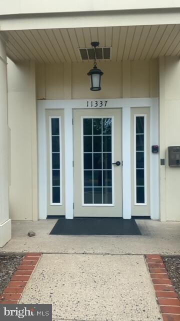 11337 Westbrook Mill Ln unit 302, Fairfax, VA 22030 - photo 2