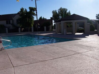 COMUNNITY POOL