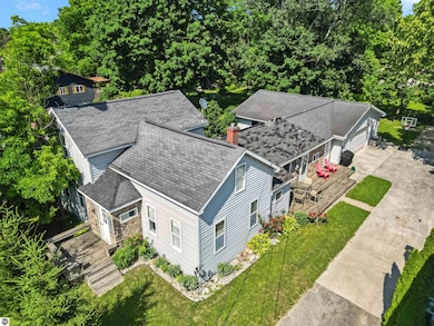 129 Center St, Elk Rapids, MI 49629 - photo 6