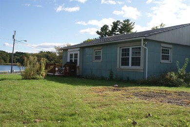 8 Lakeshore Dr, Rensselaer, NY 12144 - photo 2