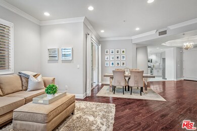 10' Ceilings