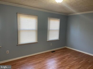 2336 Anvil Ln, Temple Hills, MD 20748 - photo 7