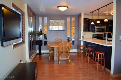 Dining & Kitchen Area