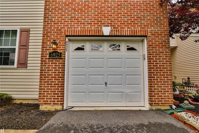 6925 Hunt Dr, Macungie, PA 18062 - photo 2