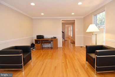 6327 Falling Brook Dr, Burke, VA 22015 - photo 4