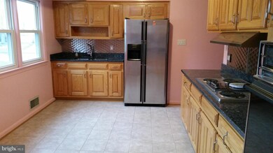 13301 Parkland Dr, Rockville, MD 20853 - photo 3